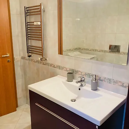 Cozy Comfy House In Center דירה